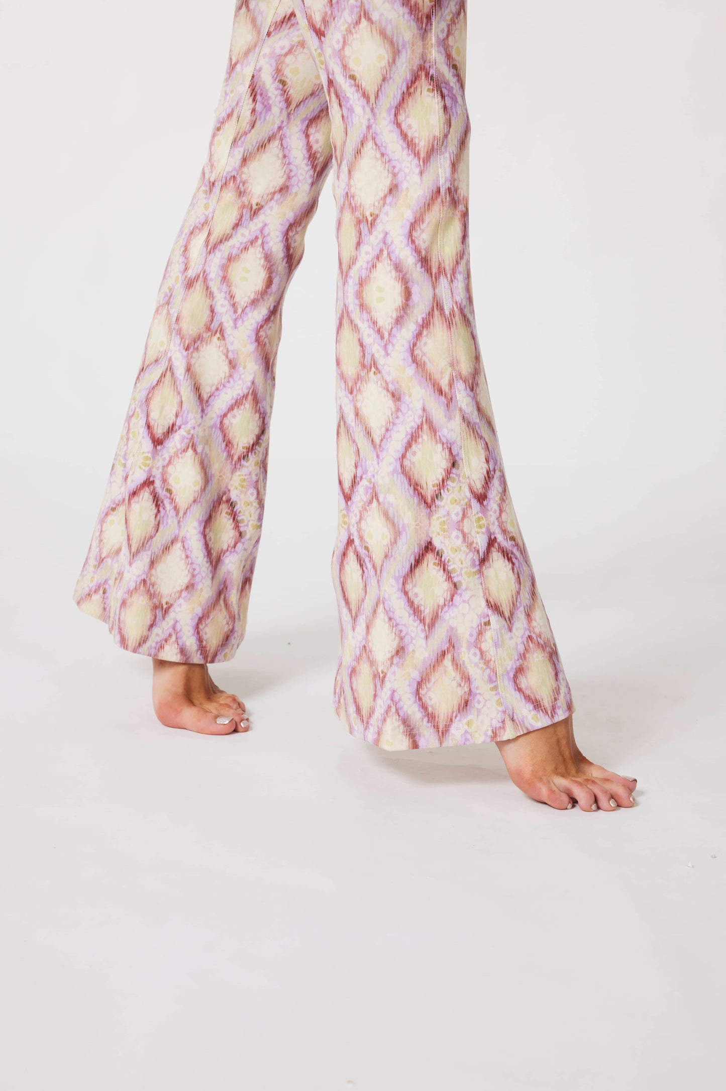 Exotic High-waisted Flare Leggings