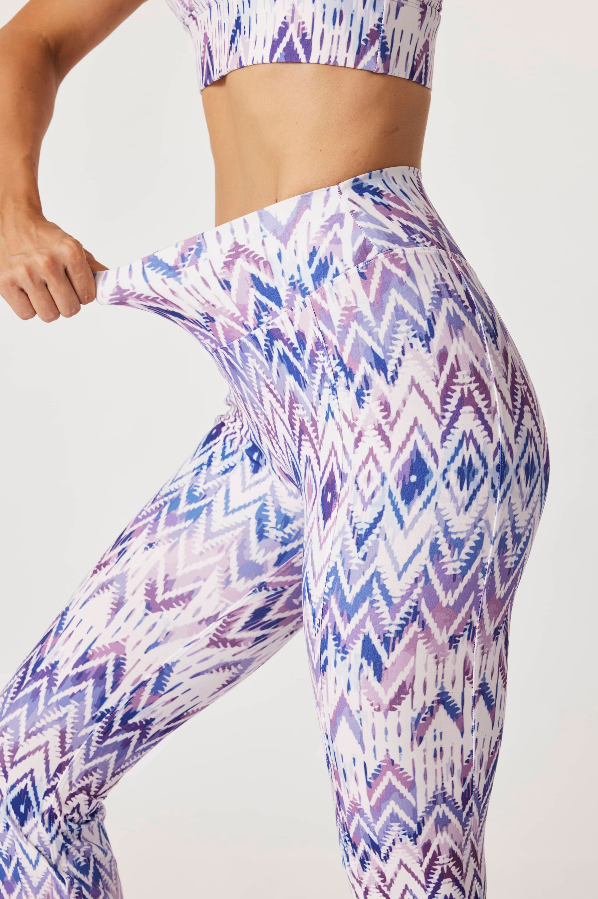 Bella High-waisted Flare Leggings - Lavender pattern