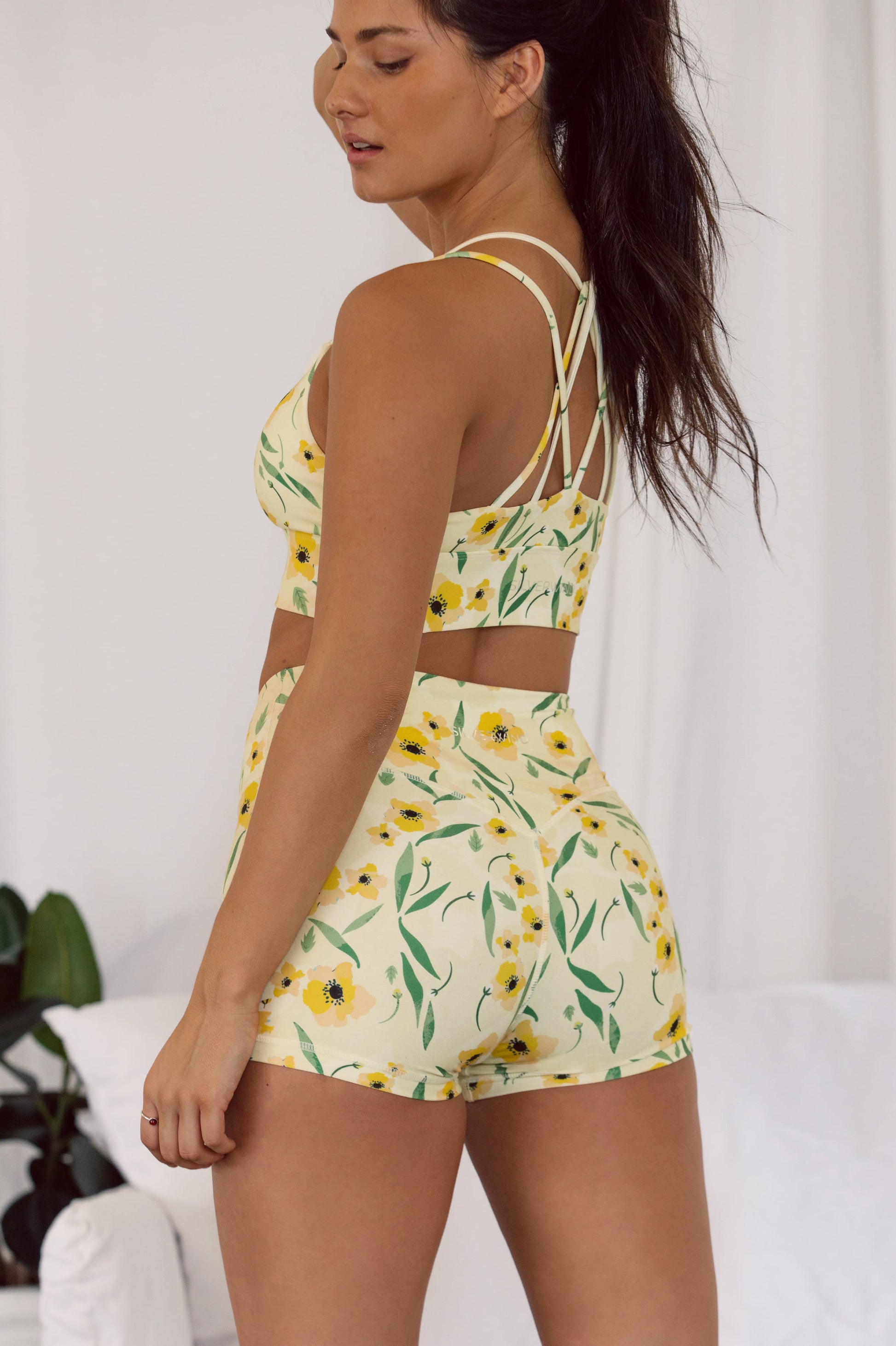 Meadow V-front High-waisted Shorts