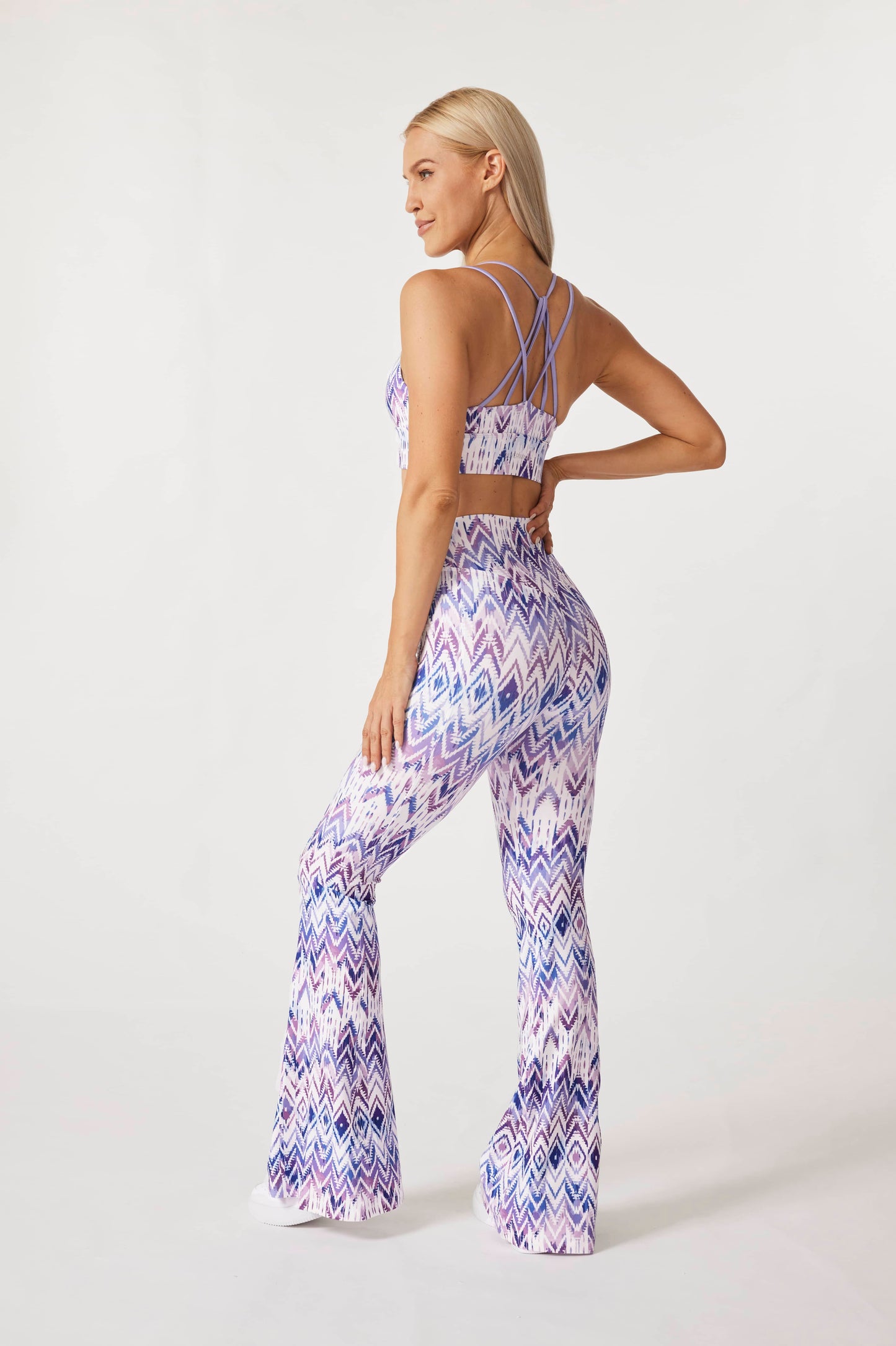 Bella High-waisted Flare Leggings Outfit - Lavender pattern