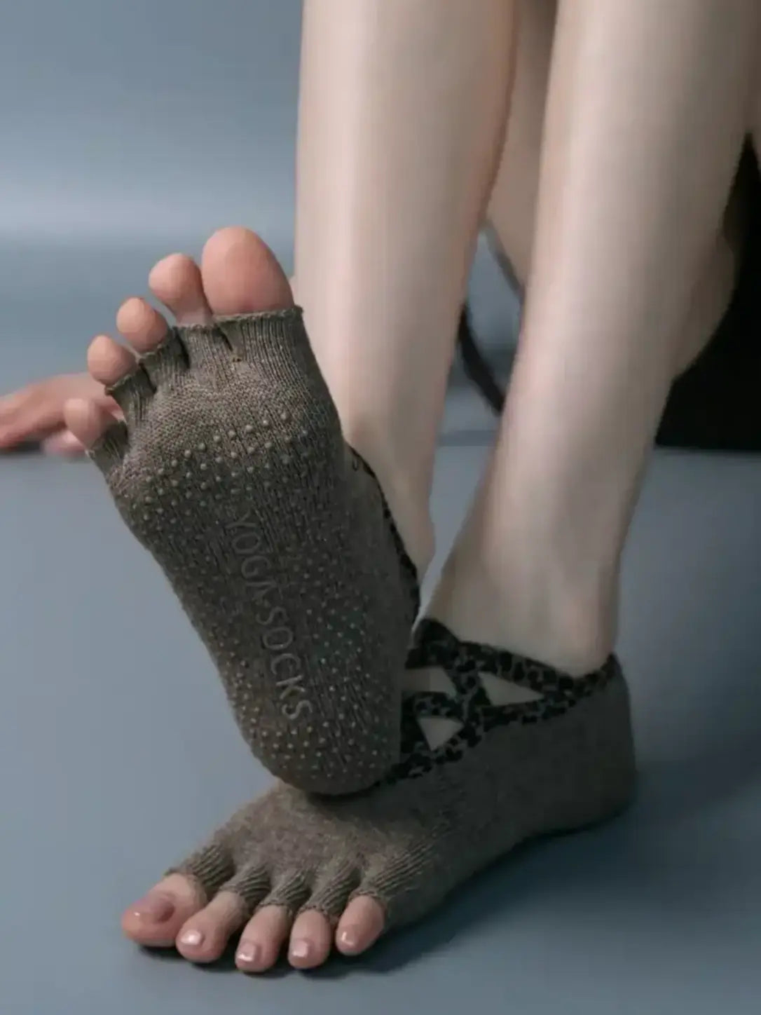 Roséwild™ Retro Wild Rose Leopard Grip Five-Toe Pilates Socks