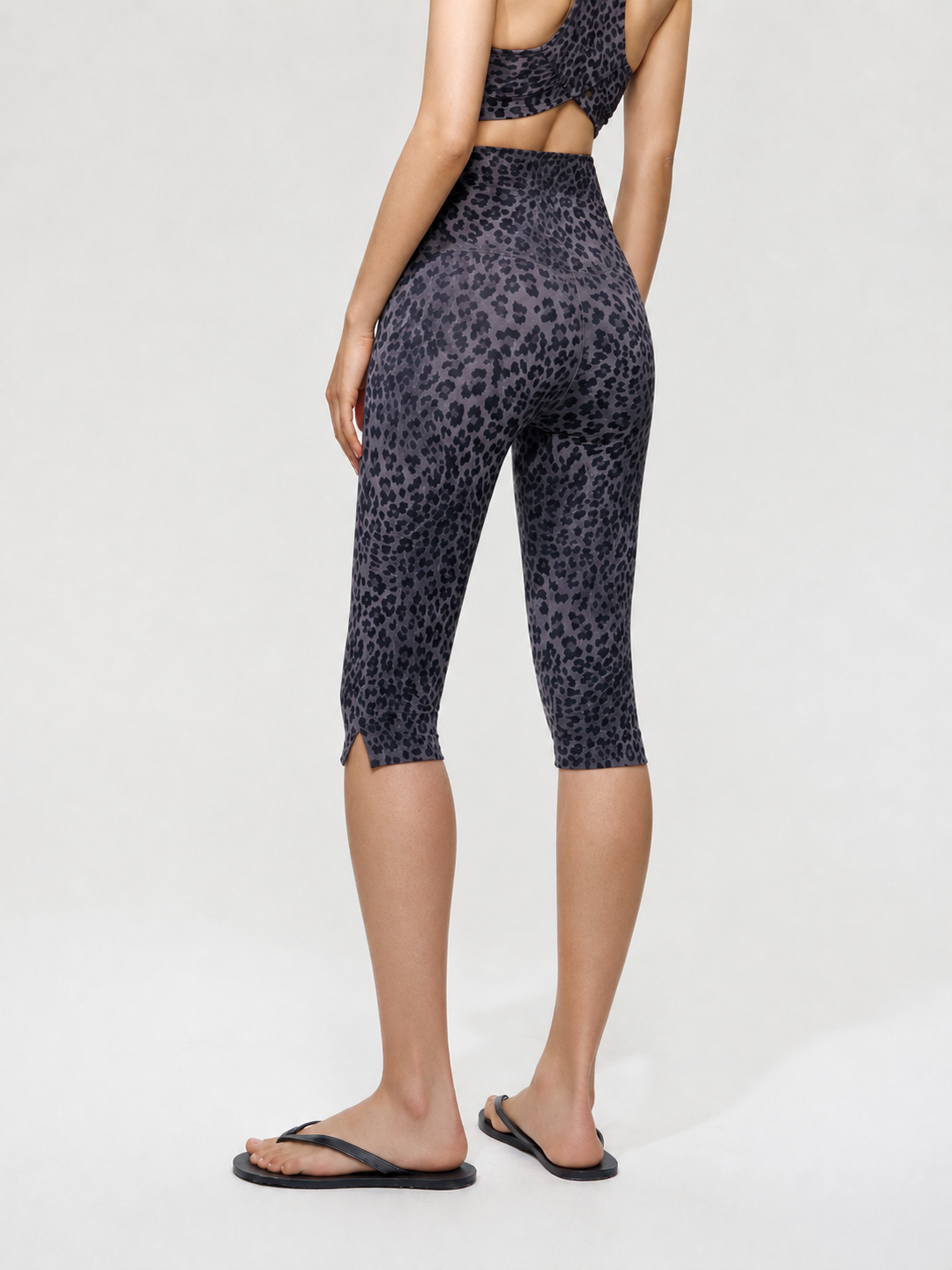 SnugFit Soft High-Waisted Sculpting Capri Yoga Leggings-SILVERWIND