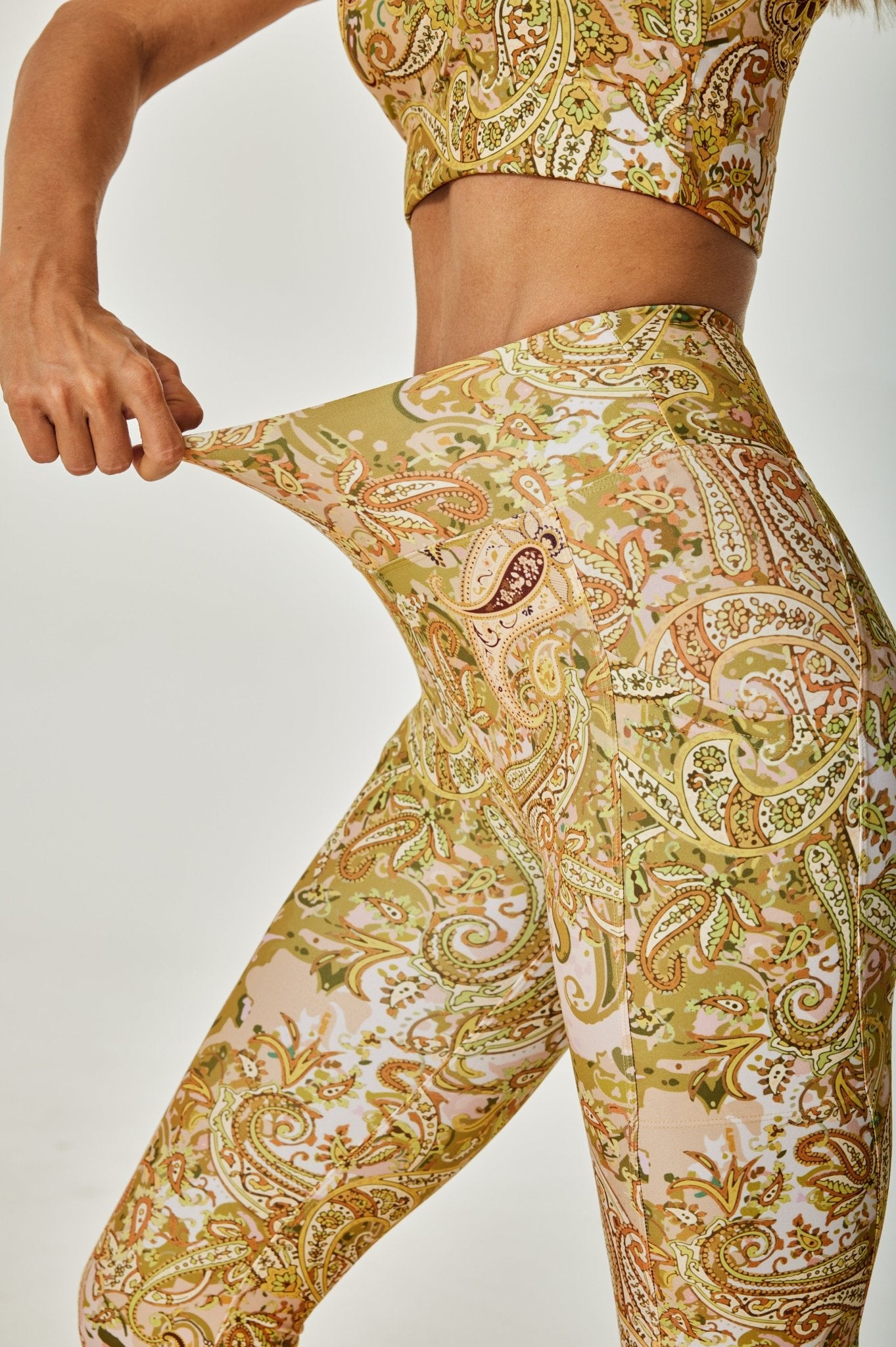 Golden Paisleys High - waisted Flare Leggings - MYSILVERWIND