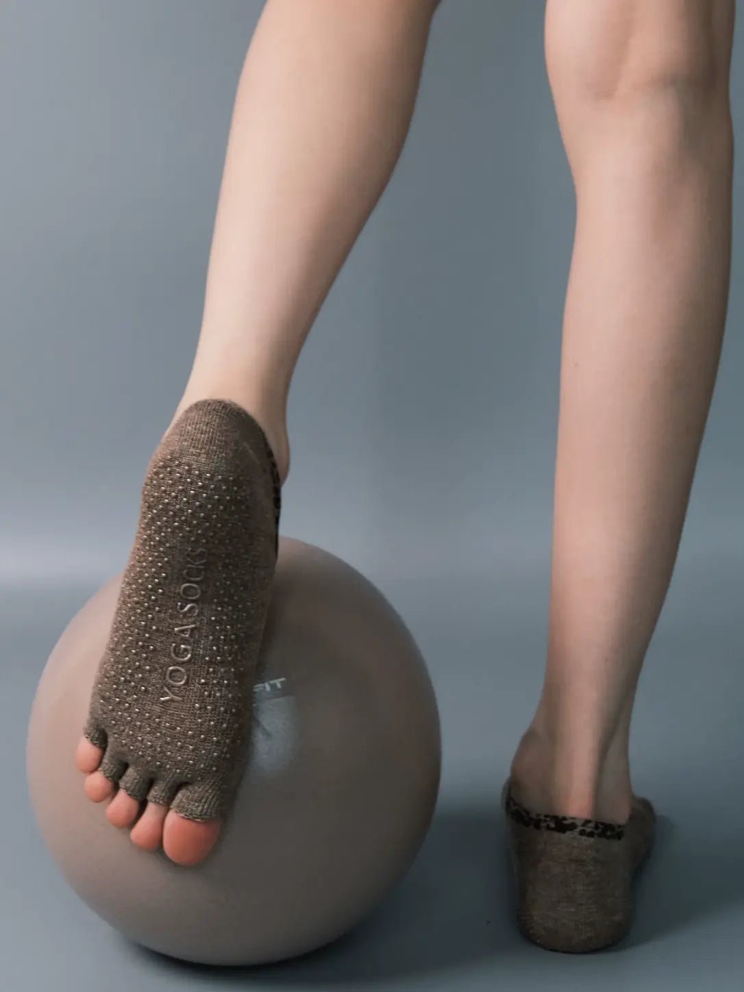Roséwild™ Retro Wild Rose Leopard Grip Five-Toe Pilates Socks - MYSILVERWIND