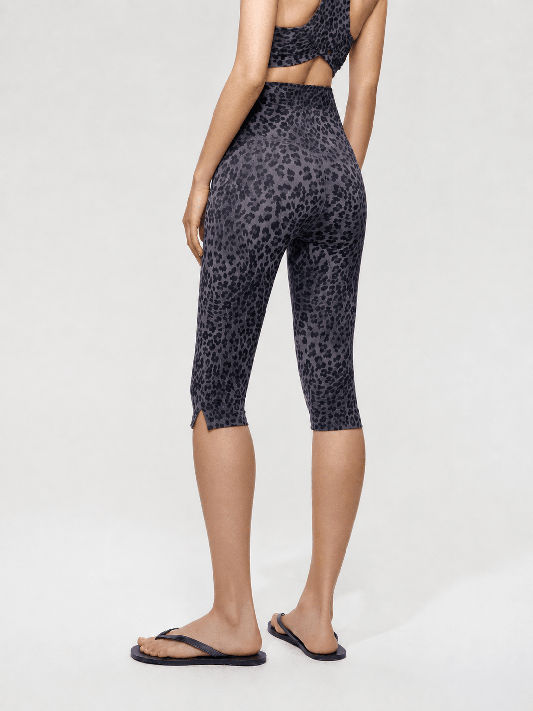 SnugFit Soft High-Waisted Sculpting Capri Yoga Leggings - MYSILVERWIND