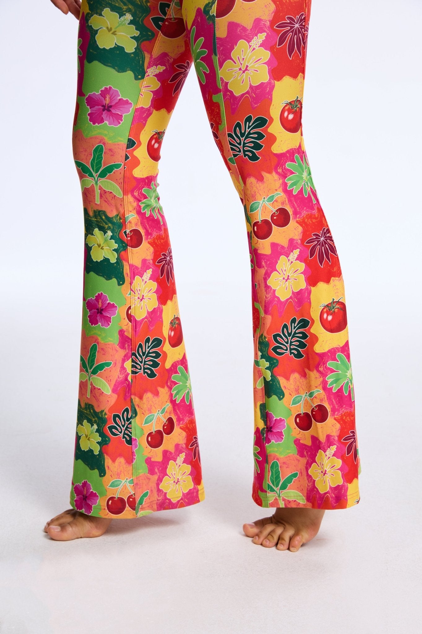 Wild Tropic Mid - waisted Flare Leggings with Pockets - MYSILVERWIND